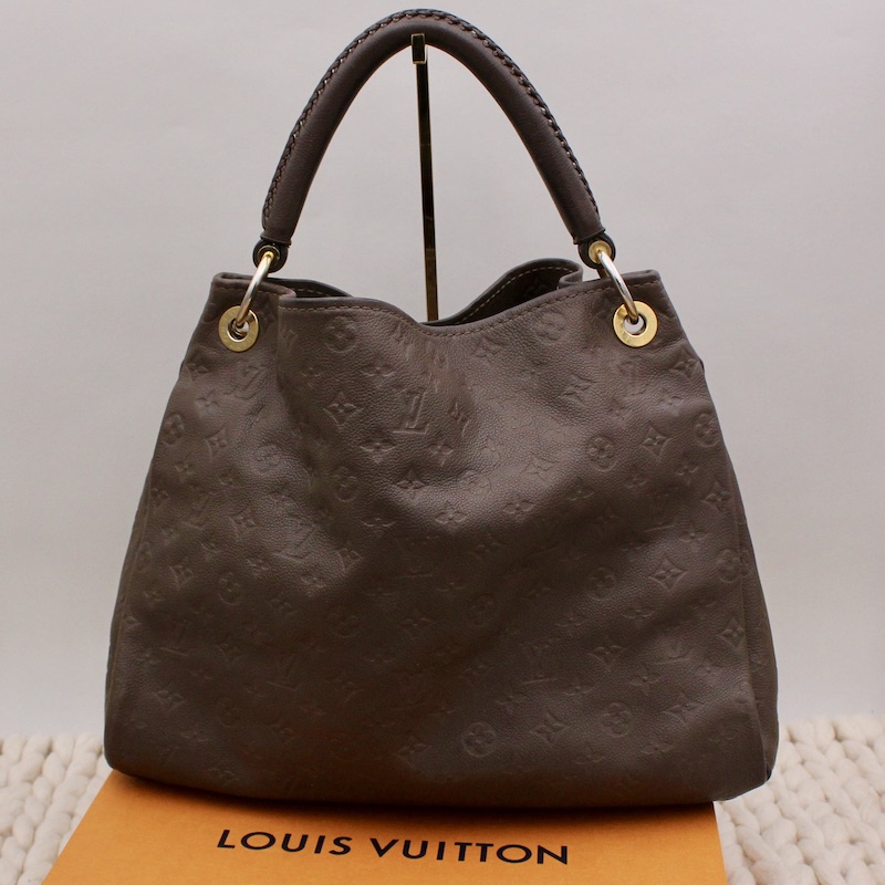 Sac Artsy MM en cuir monogram empreinte terre – Louis Vuitton