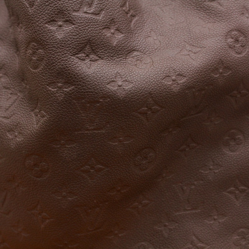 Sac Artsy MM en cuir monogram empreinte terre – Louis Vuitton – Image 2