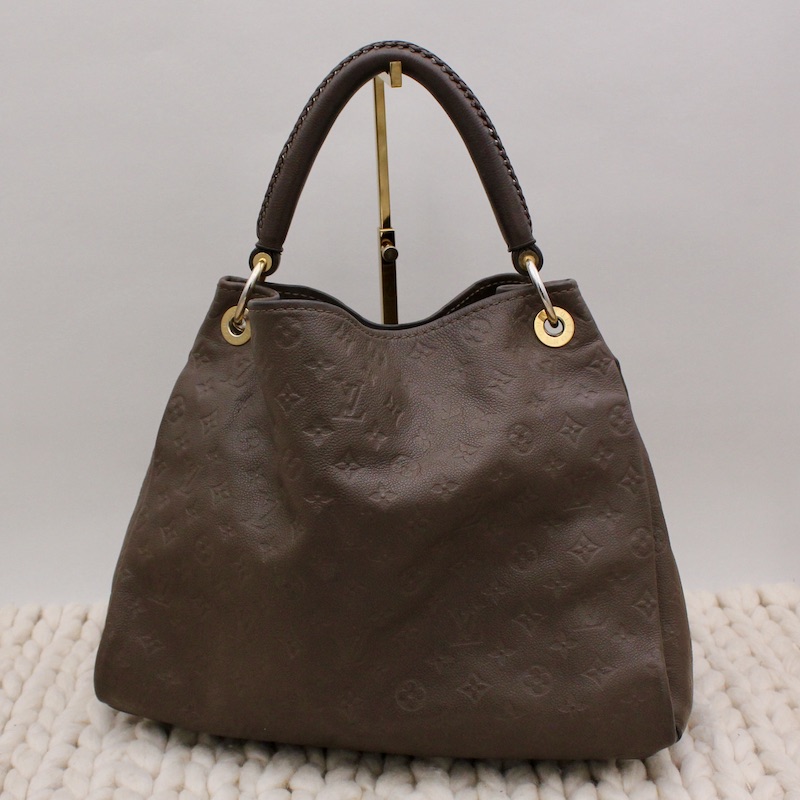 Sac Artsy MM en cuir monogram empreinte terre – Louis Vuitton – Image 3