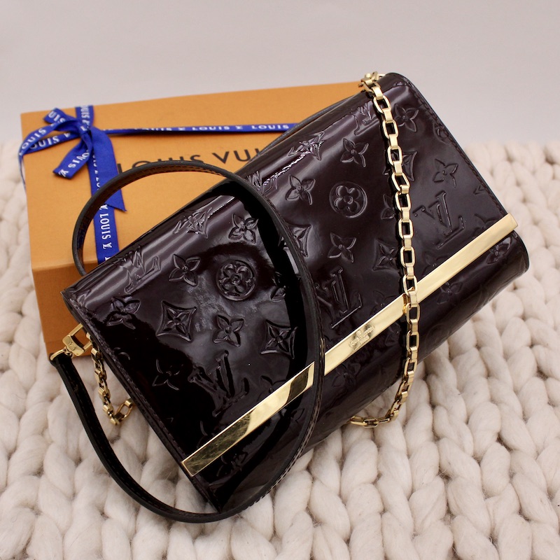 Wallet on chain Ana en cuir monogram verni amarante – Louis Vuitton – Image 2