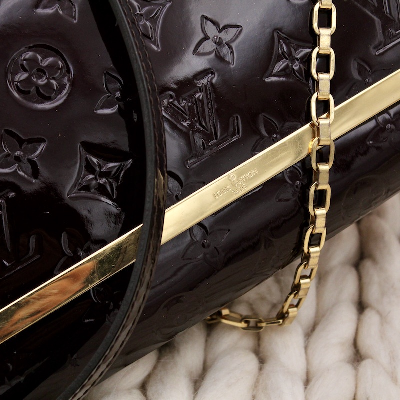 Wallet on chain Ana en cuir monogram verni amarante – Louis Vuitton – Image 3