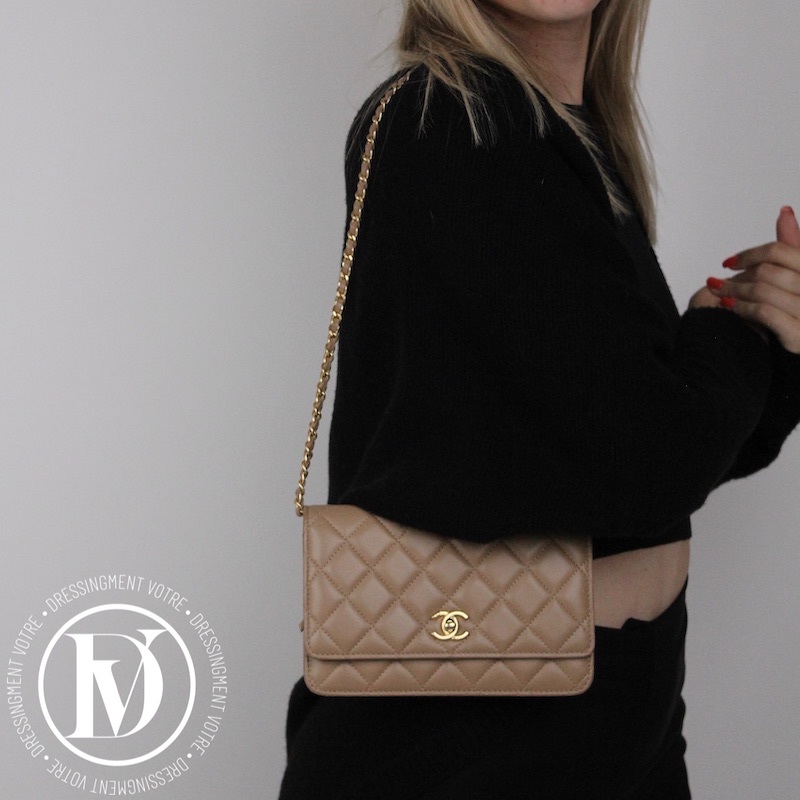 Wallet on chain (WOC) en cuir matelassé beige – Chanel – Image 3